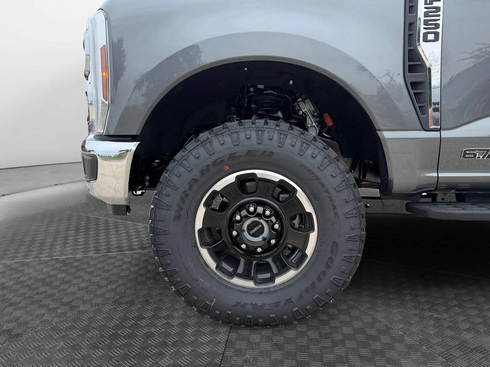 New 2026 Carbonized Gray Metallic Ford LARIAT image 9