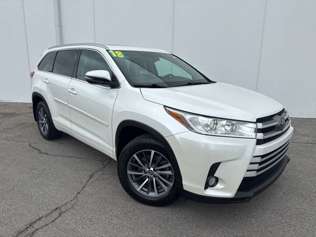 Used 2018 Toyota Highlander XLE with VIN 5TDJZRFH3JS882498 for sale in Kansas City