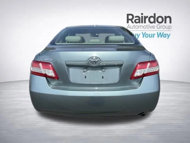Used 2010  Toyota LE image 6