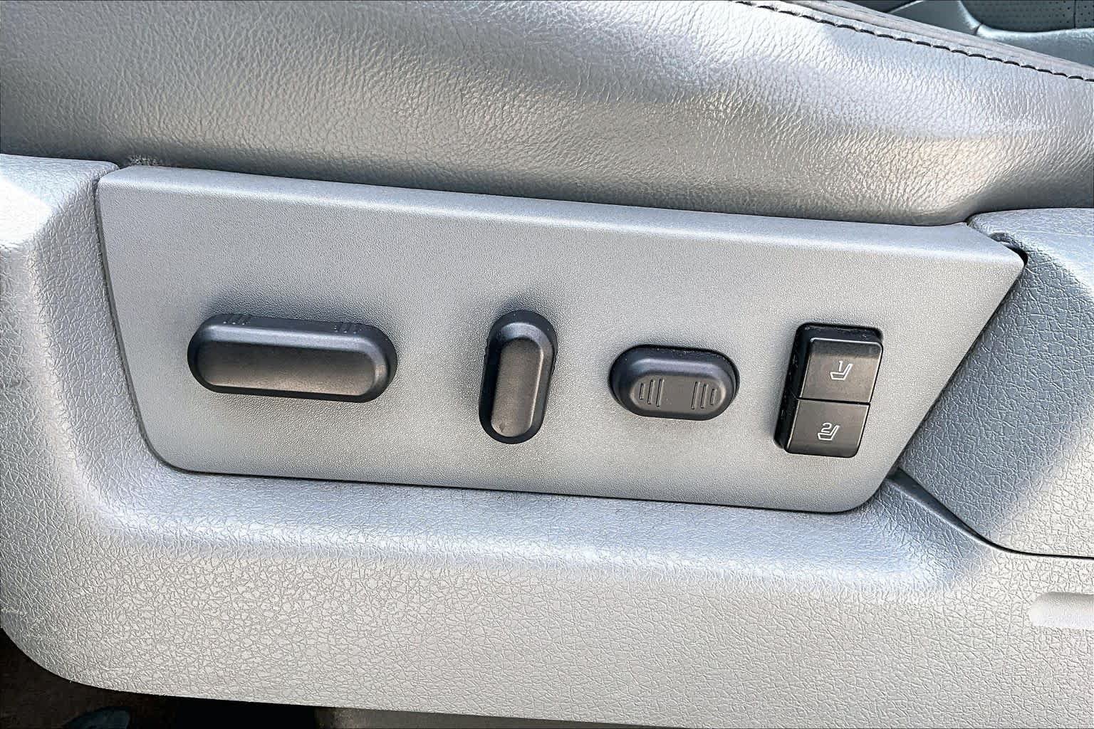 Used 2013 Tuxedo Black Metallic Ford Lariat image 29