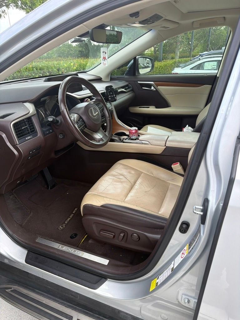 Used 2017  Lexus  image 5