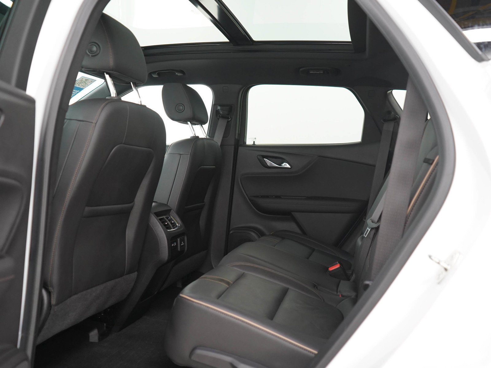 Used 2019 SUMMIT WHITE Chevrolet Premier image 18