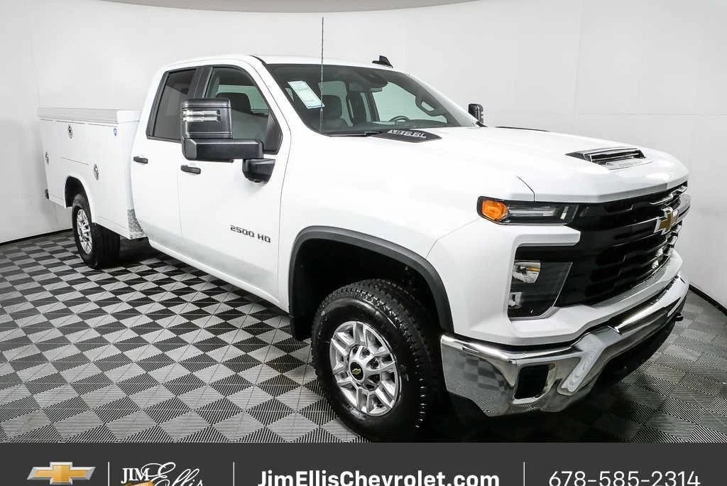 New 2026 Summit White Chevrolet WT image 1