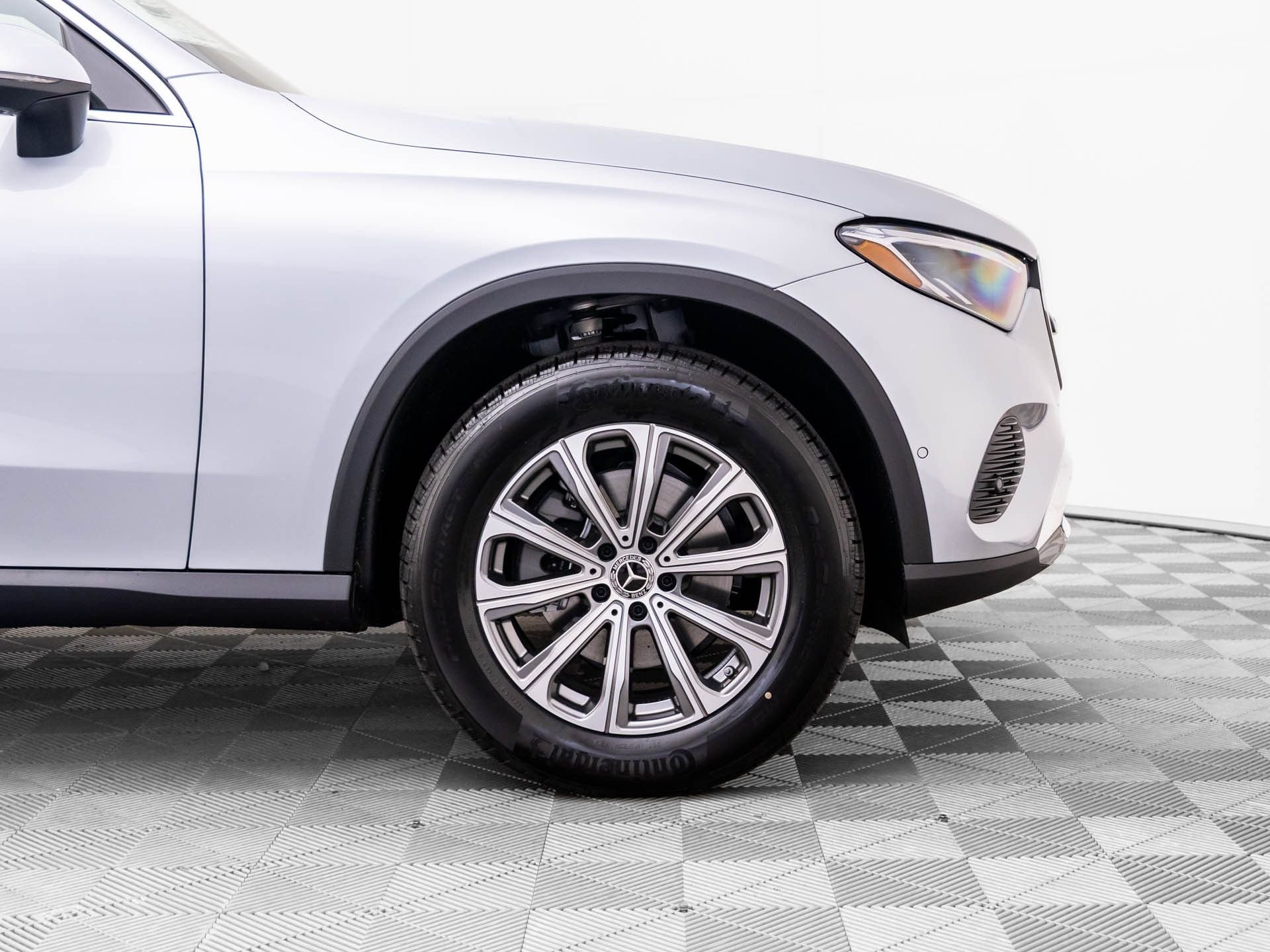 New 2026 Silver Mercedes-Benz GLC 300 image 31