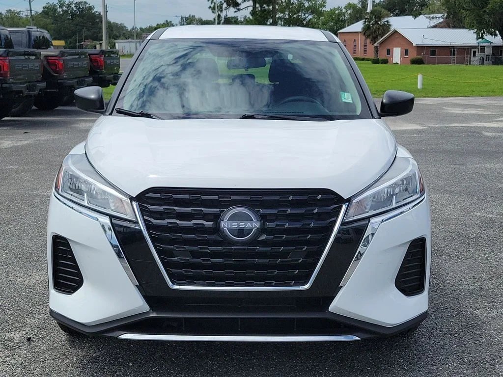 Used 2024 White Nissan S image 8
