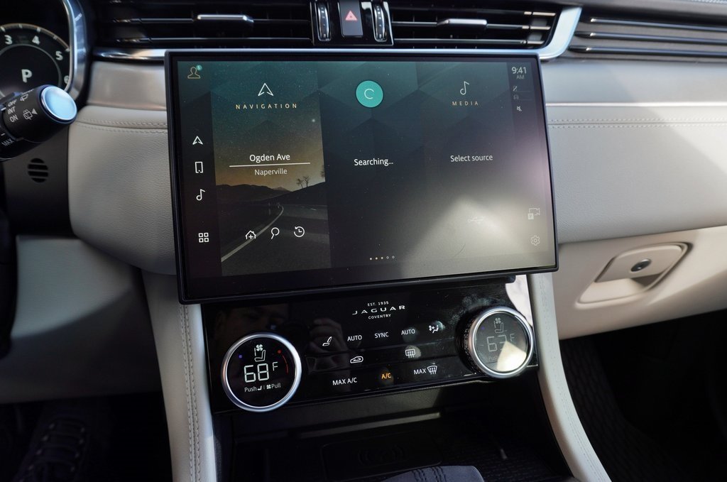 2025 JAGUAR F-PACE - Image 17