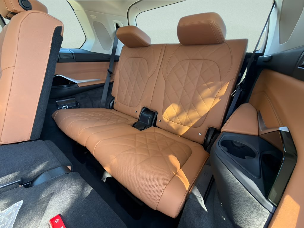 New 2027 Mineral White Metallic BMW xDrive40i image 22