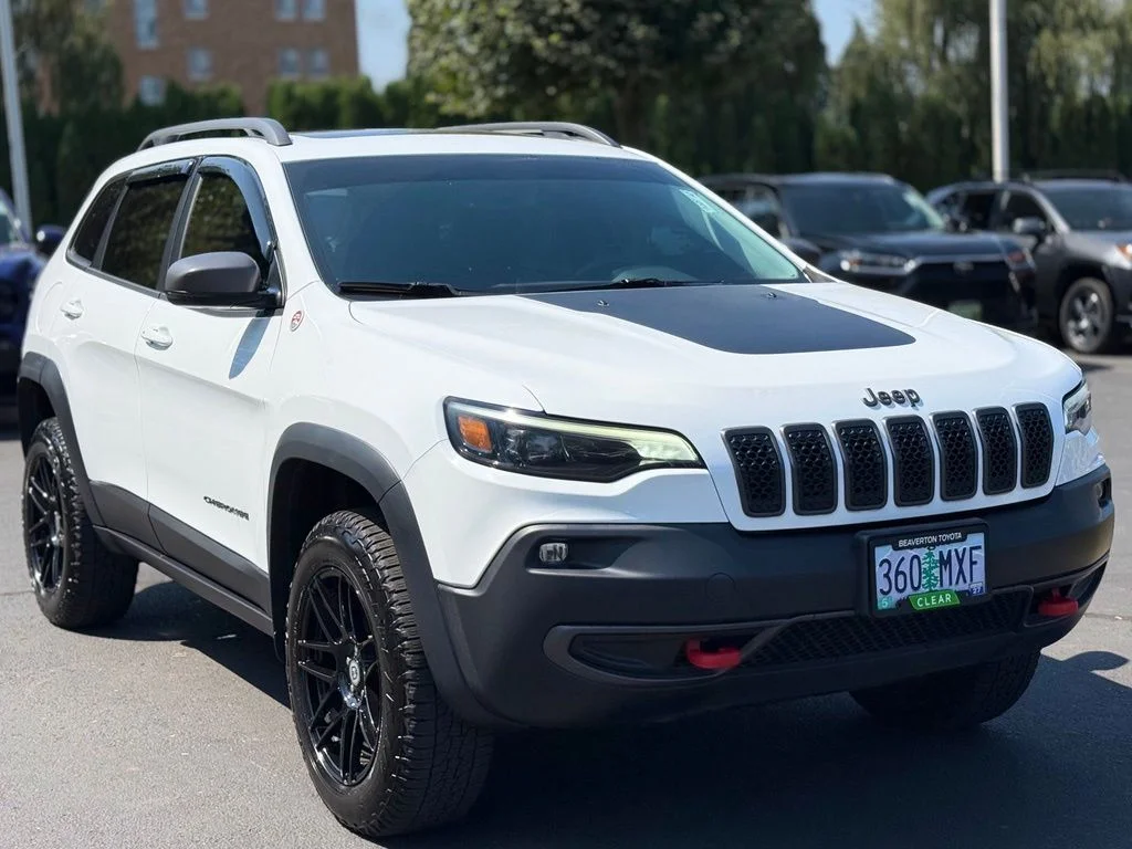 Used 2019 Bright White Clearcoat Jeep Trailhawk image 7