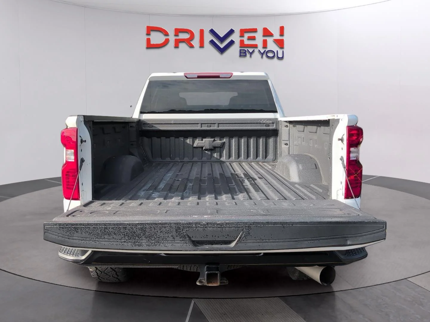 Used 2023 Summit White Chevrolet Custom image 5