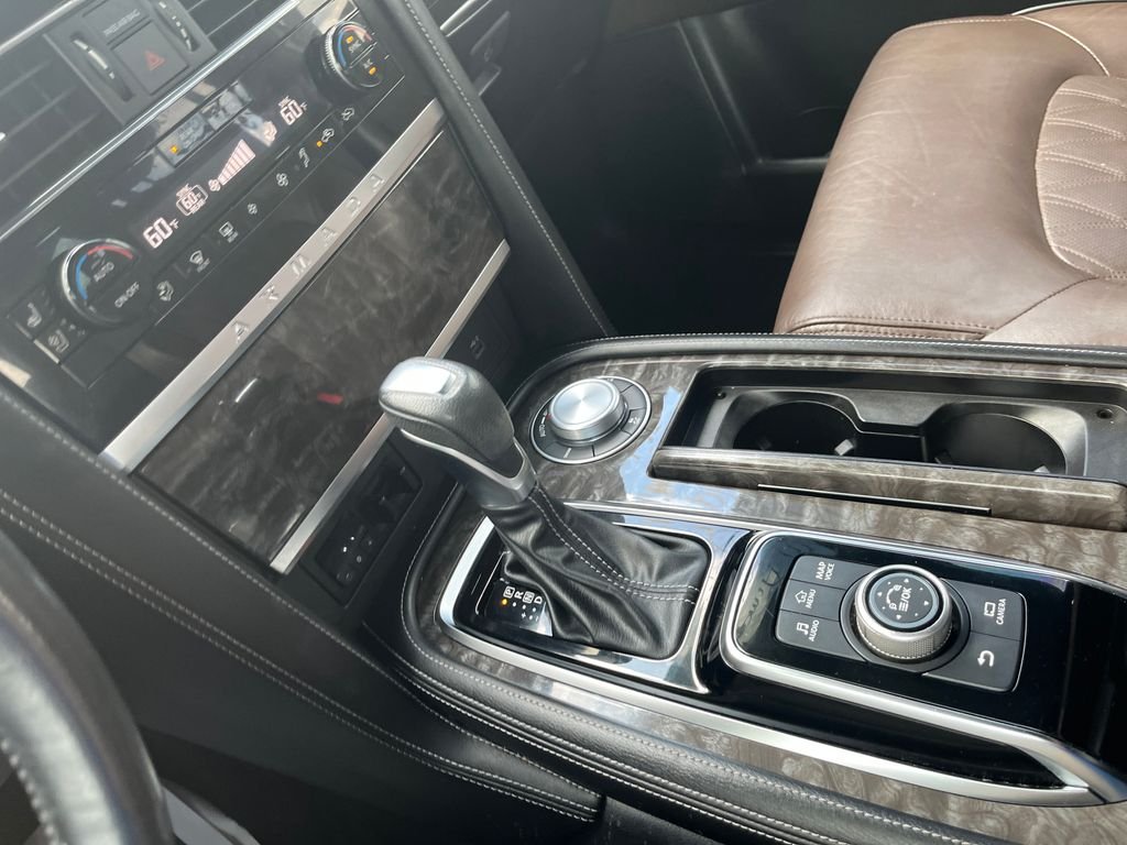 Used 2021 Black Nissan Platinum image 21