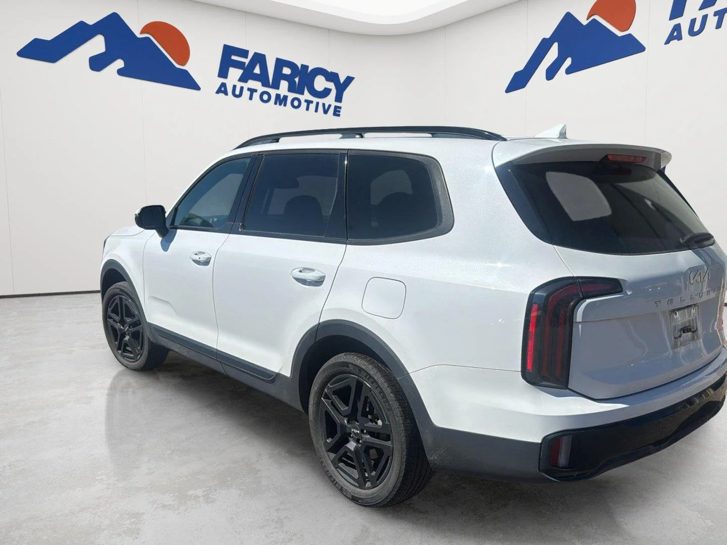 Used 2024 Glacial White Pearl Kia EX X-Line image 6