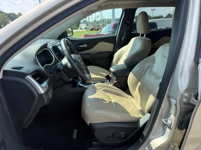 Used 2015 Beige Jeep Limited image 12
