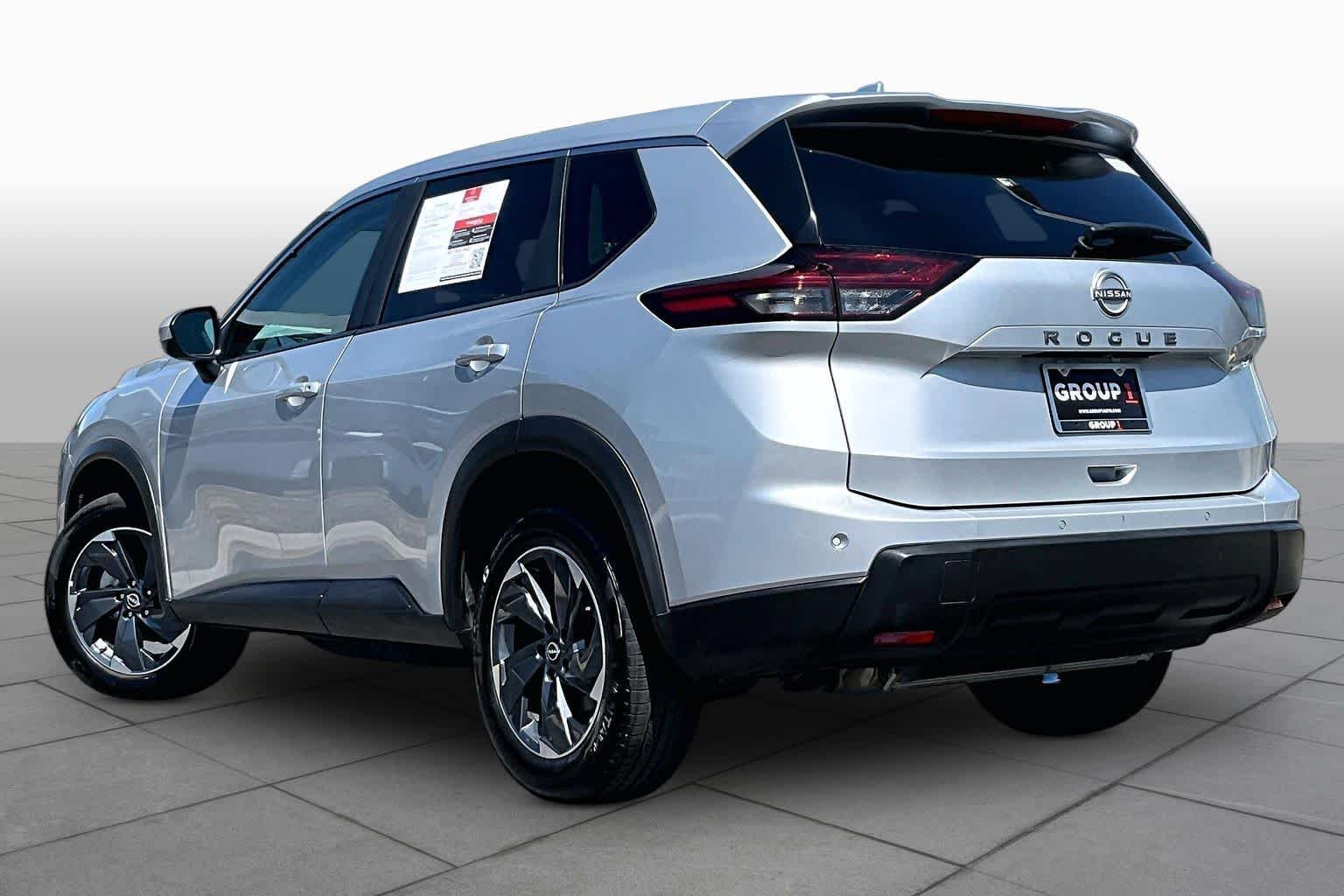 2025 Nissan Rogue SV - Photo 12
