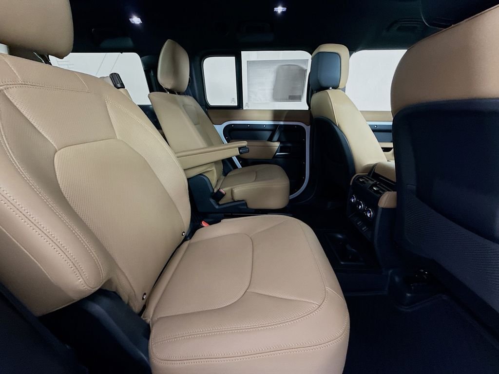 New 2026 Fuji White Land Rover S image 23