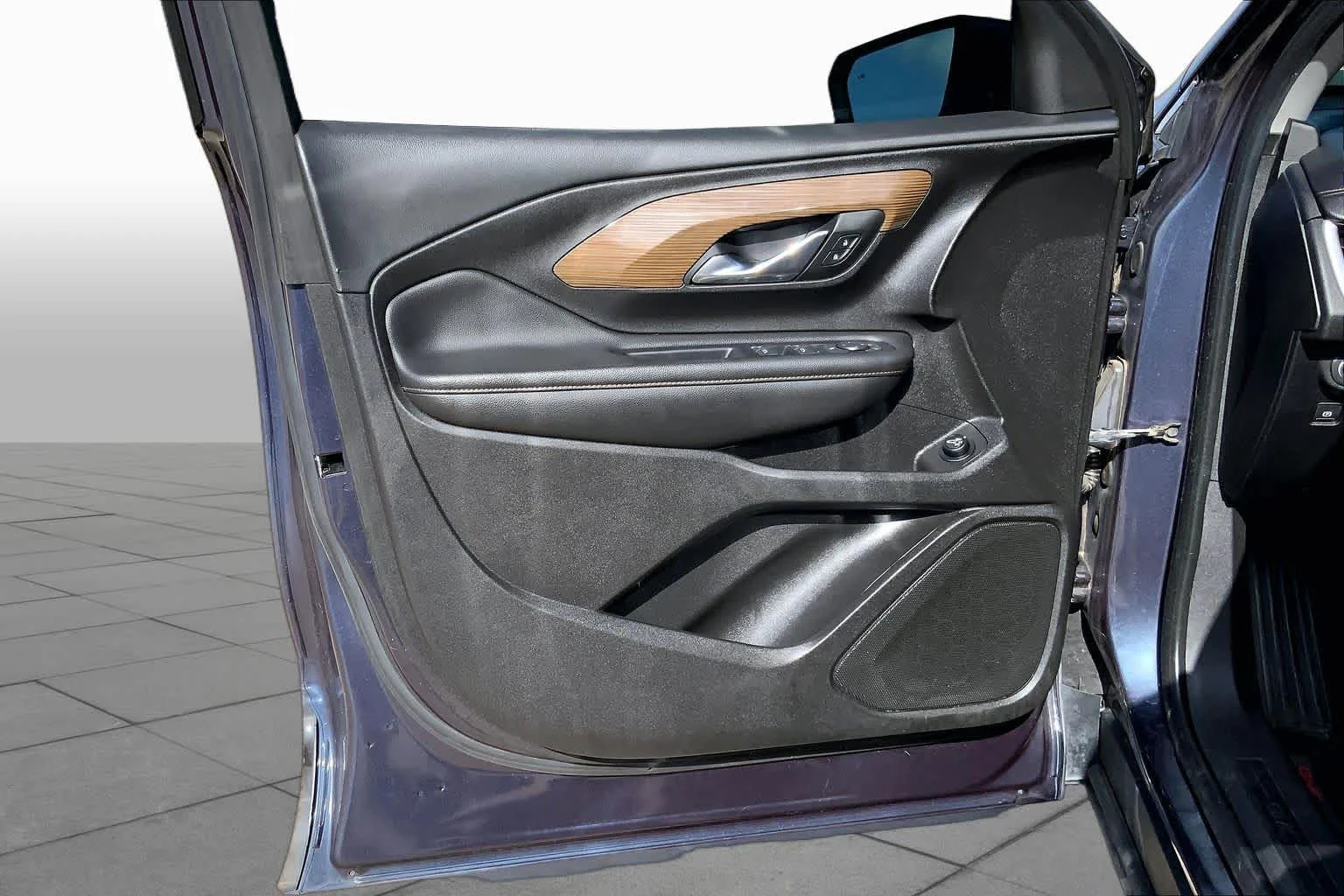 Used 2019 BLUE STEEL METALLIC GMC SLE image 21