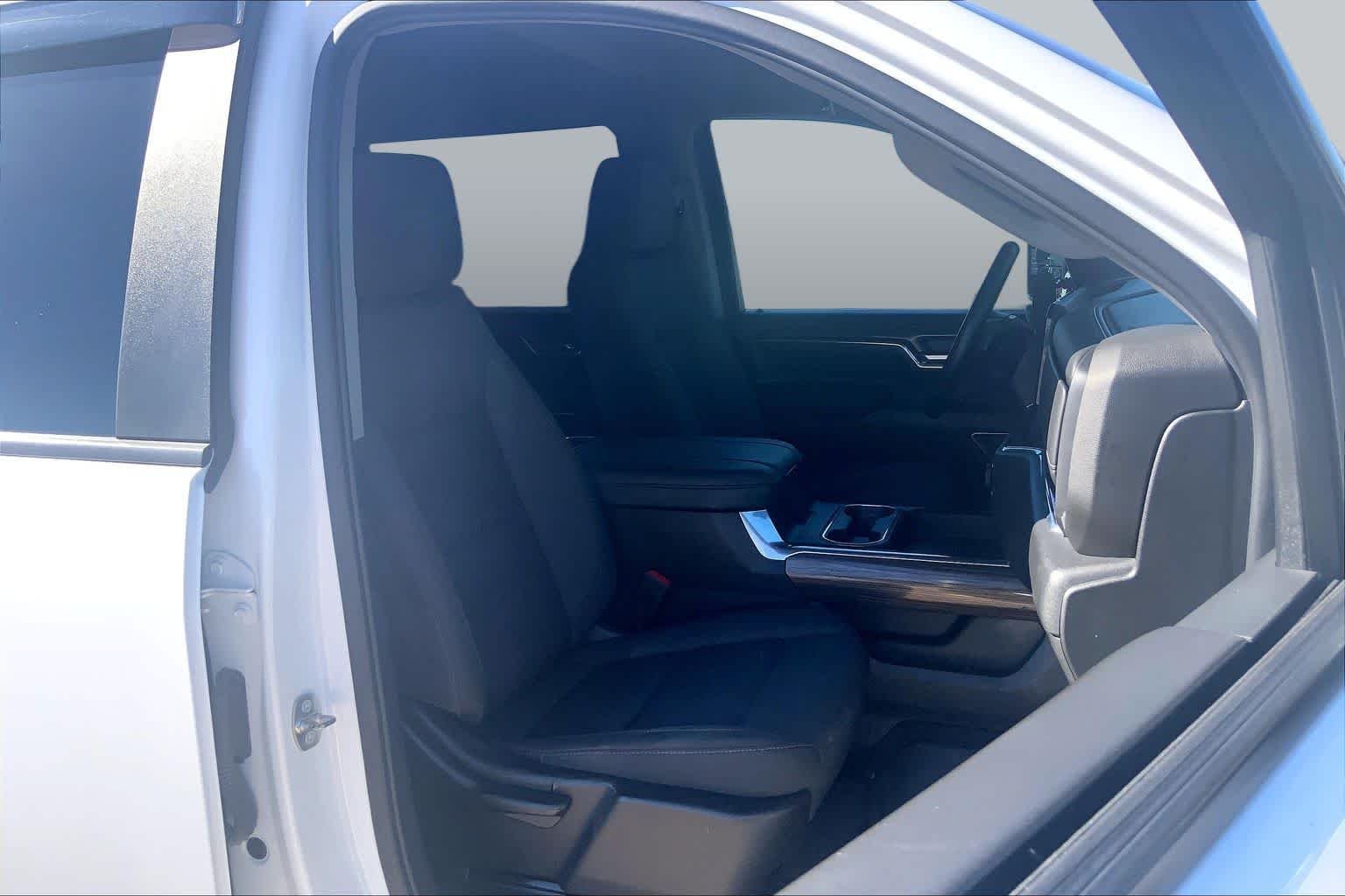 Used 2024 Summit White Chevrolet LT image 9