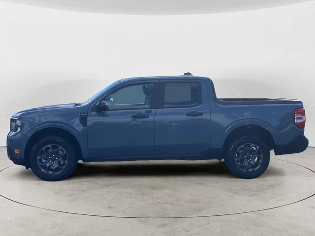 New 2026 Azure Gray Metallic Ford XLT image 2