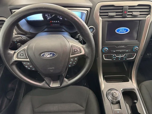Used 2019 Gray Ford SE image 31