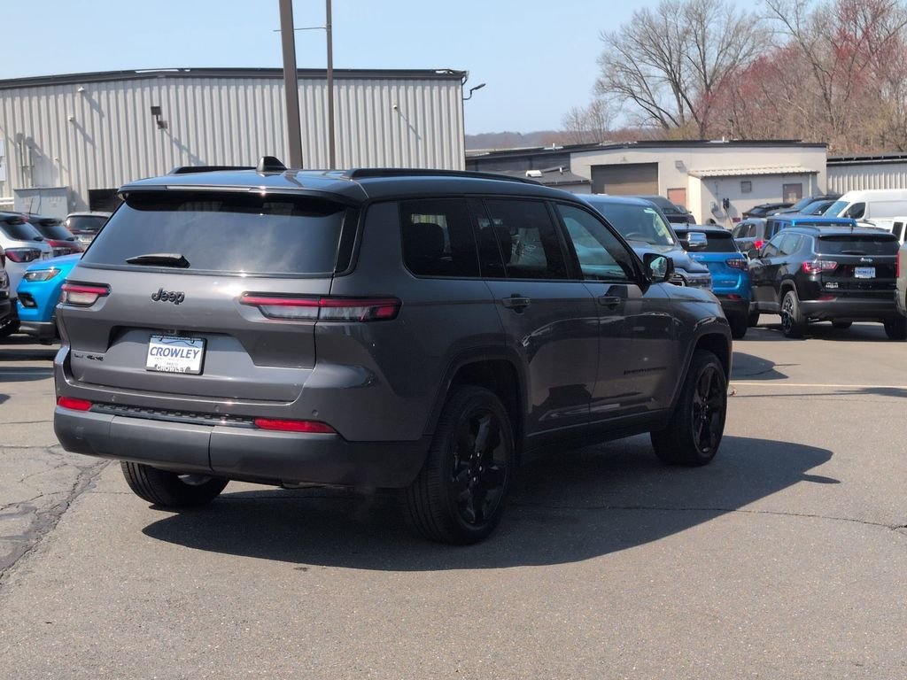 Used 2023 Gray Jeep Altitude image 3