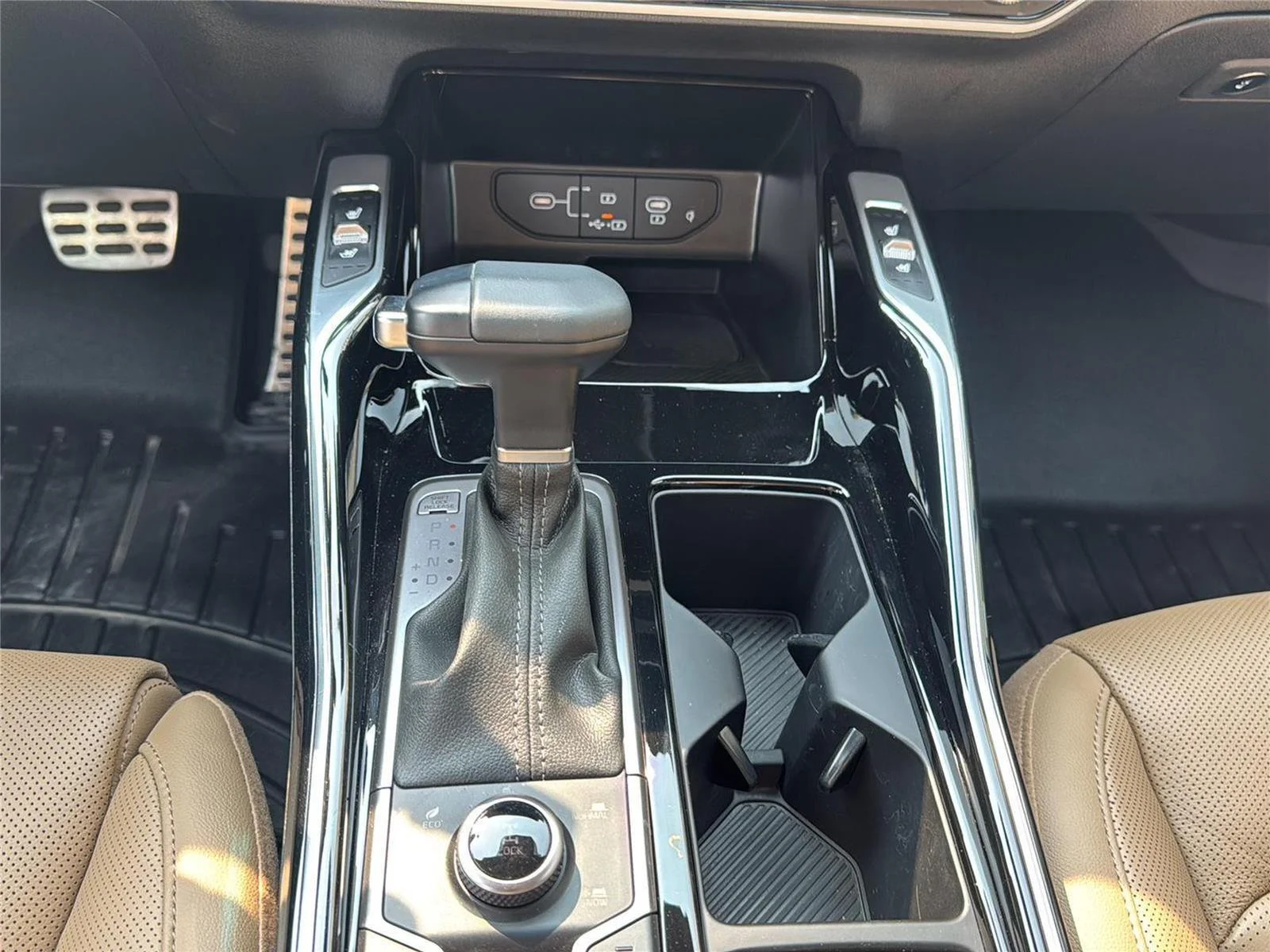 Used 2024 Wolf Gray Kia X-Pro SX Prestige image 16