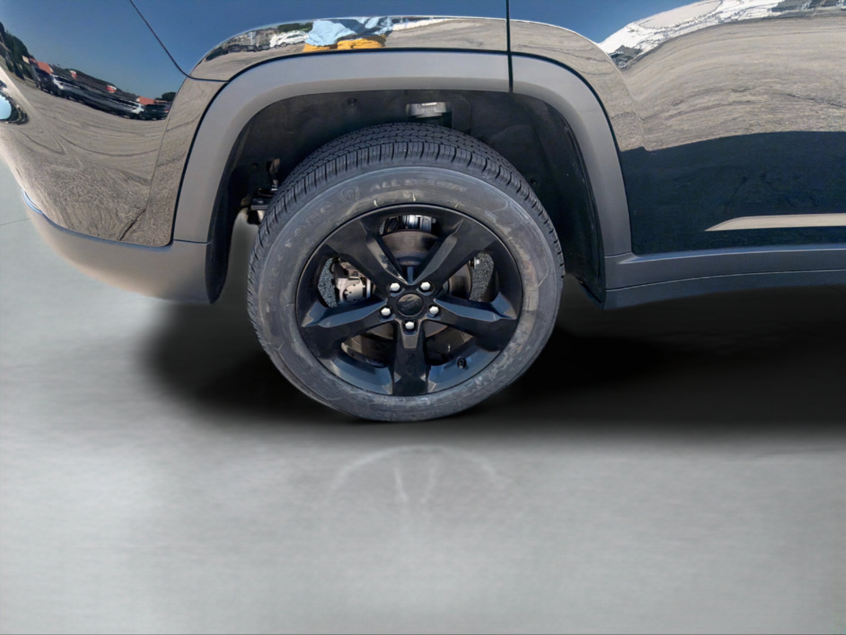 Used 2023 Diamond Black Jeep Altitude image 30