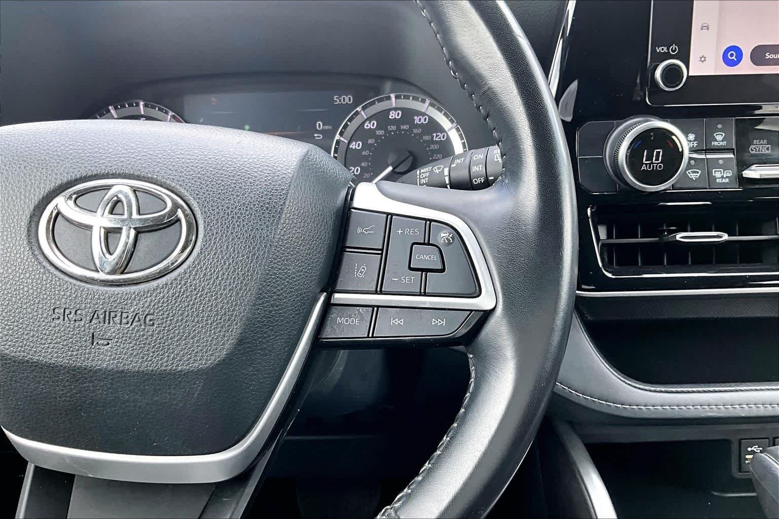 Used 2023 Wind Chill Pearl Toyota LE image 24