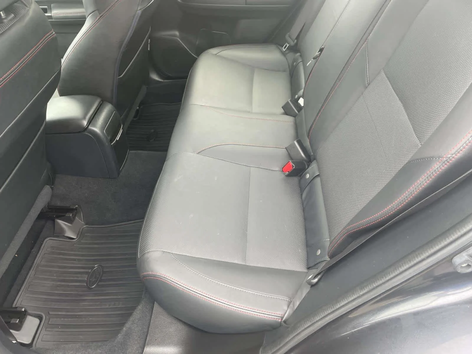 Used 2016 Dark Gray Metallic Subaru Limited image 17