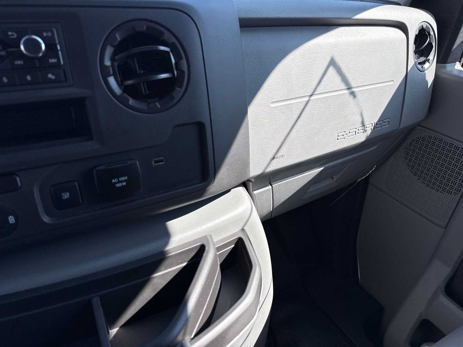 New 2026 Oxford White Ford E-450 DRW image 15