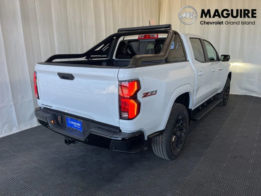 New 2026 Summit White Chevrolet Z71 image 27