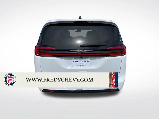 Used 2023 White Chrysler Touring L image 4