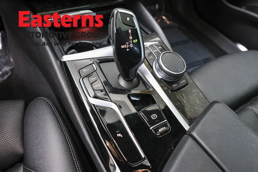 Used 2022 White BMW 530i xDrive image 13