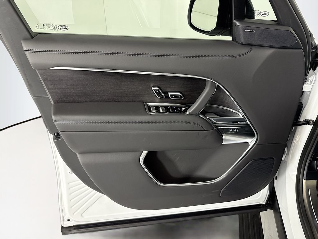 New 2026 Fuji White Land Rover SE image 24
