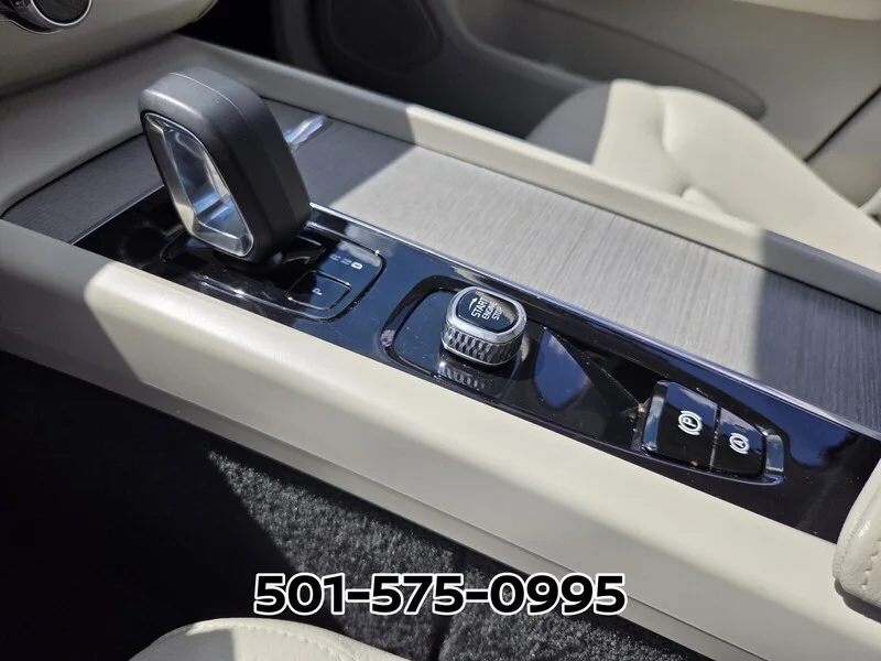 Used 2023 Crystal White Metallic VOLVO B5 AWD PLUS BRIGHT THEME image 28
