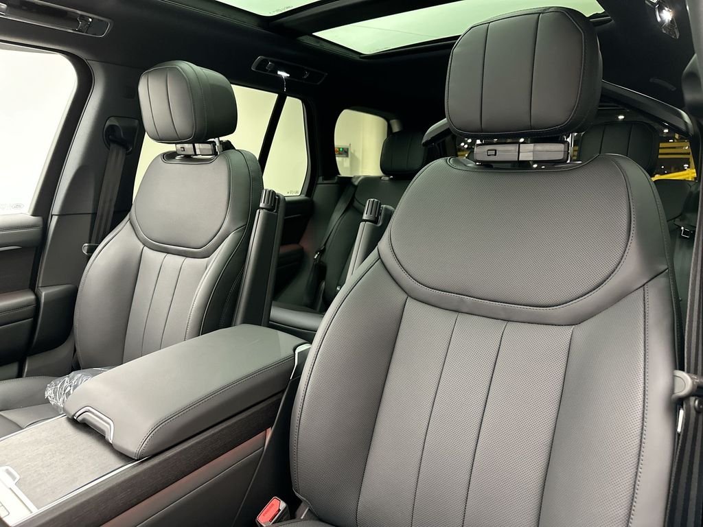 New 2027 Fuji White Land Rover SE image 10