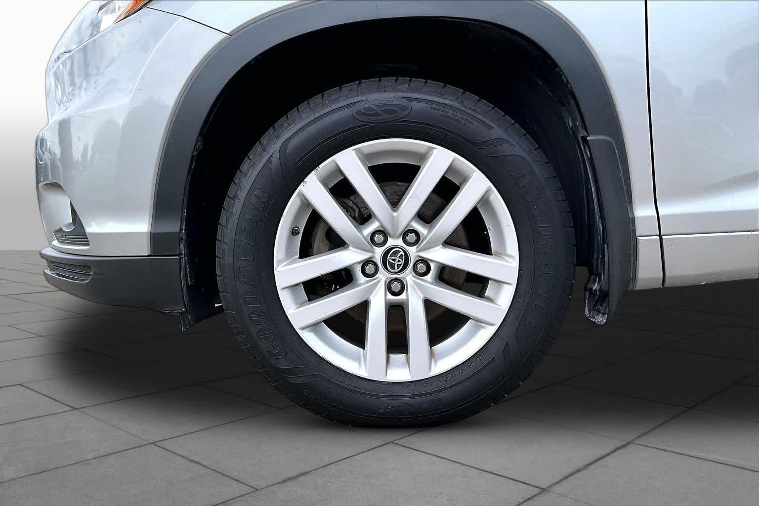 Used 2016 Silver Sky Metallic Toyota LE image 9