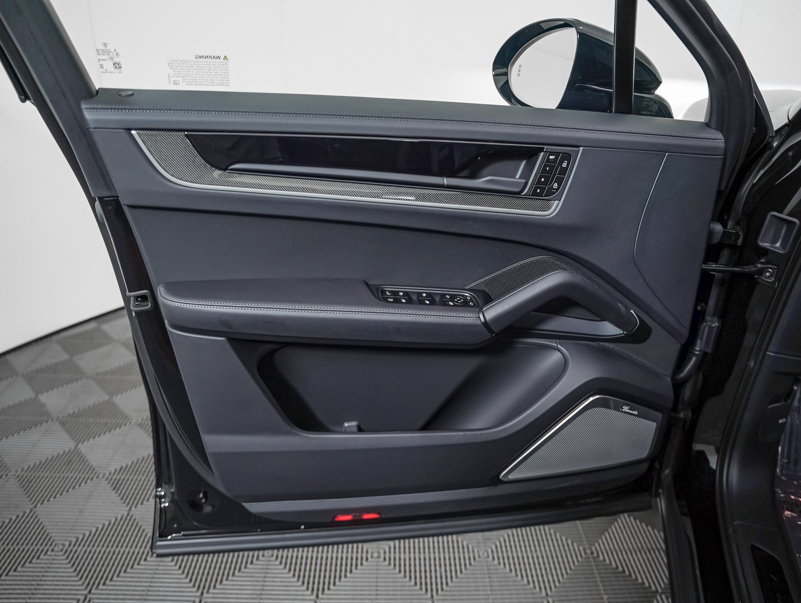 New 2026 CHROMITE BLACK Porsche Turbo E-Hybrid image 27