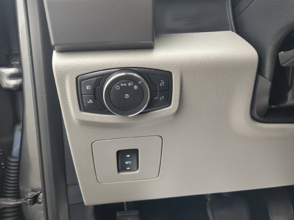 Used 2016 Gray Ford XLT image 24