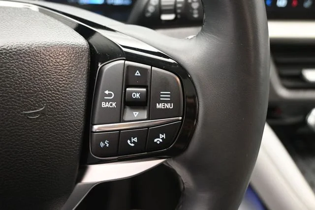 Used 2025 Black Metallic Ford Platinum image 14