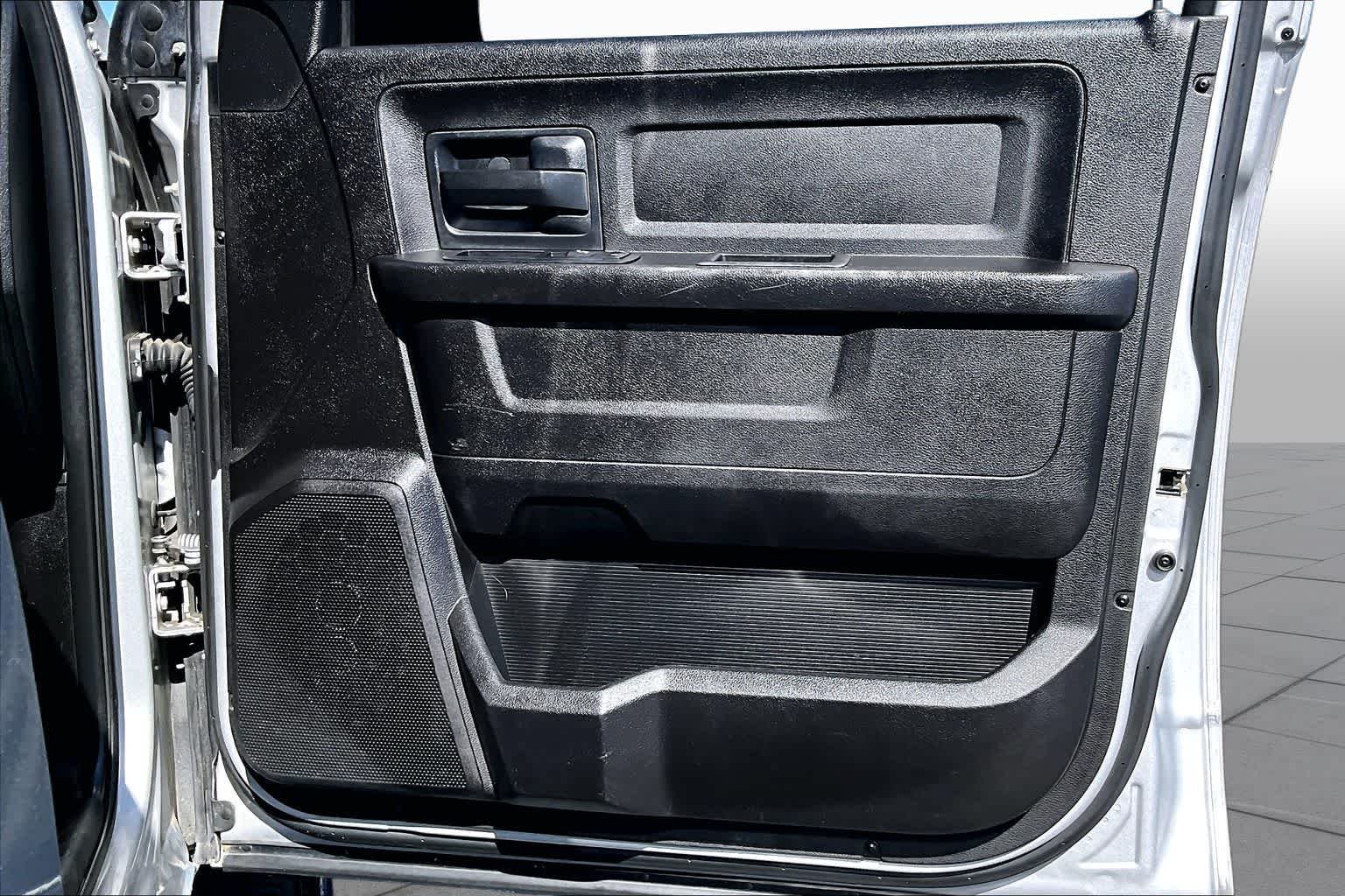 Used 2015 Bright Silver Metallic Clearcoat Ram Express image 26