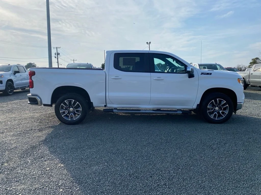 2025 Chevrolet Silverado 1500 LT - Photo 2