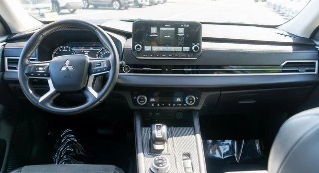 Used 2022 Black Mitsubishi  image 15