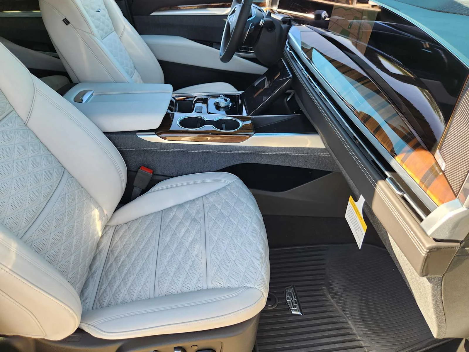New 2026 Vibrant White Tricoat Cadillac Platinum Sport image 9