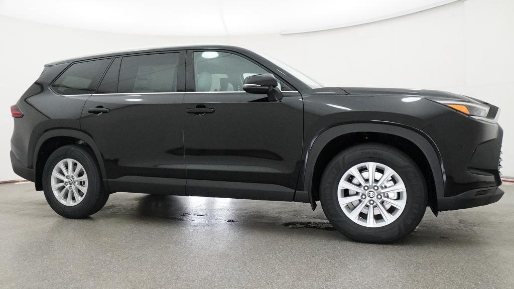 New 2026 Midnight Black Metallic Toyota XLE image 15