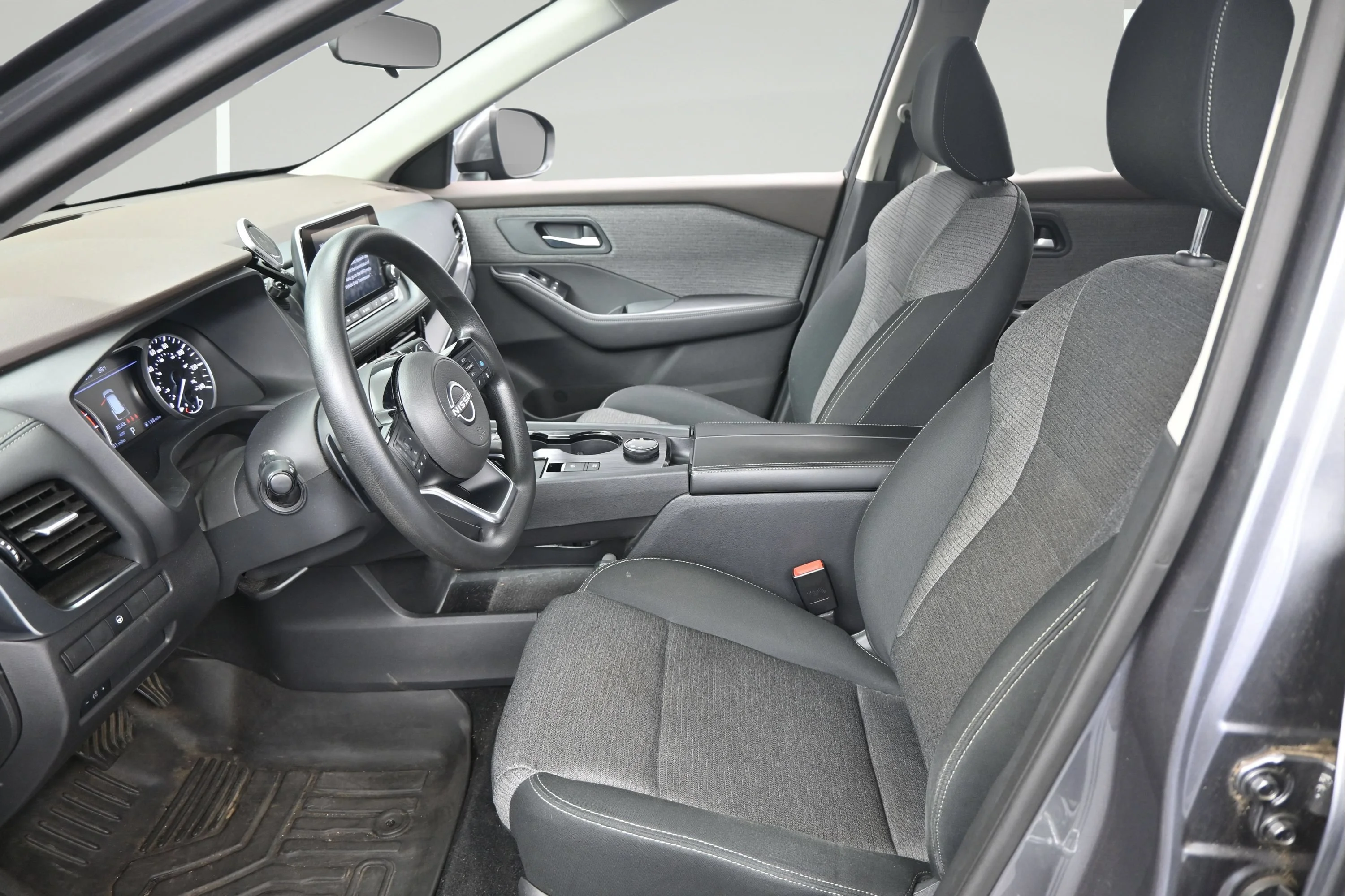 Certified Used 2022 Gun Metallic Nissan SV image 9