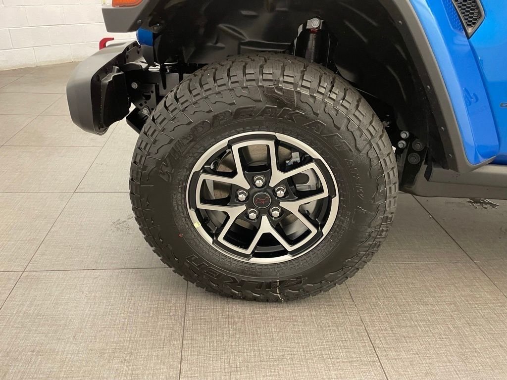 New 2026 Hydro Blue Pearl-Coat Exterior Paint Jeep Rubicon image 8