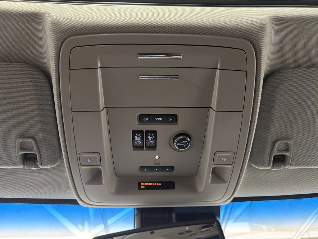 Used 2019 White Frost Tricoat GMC Denali image 18