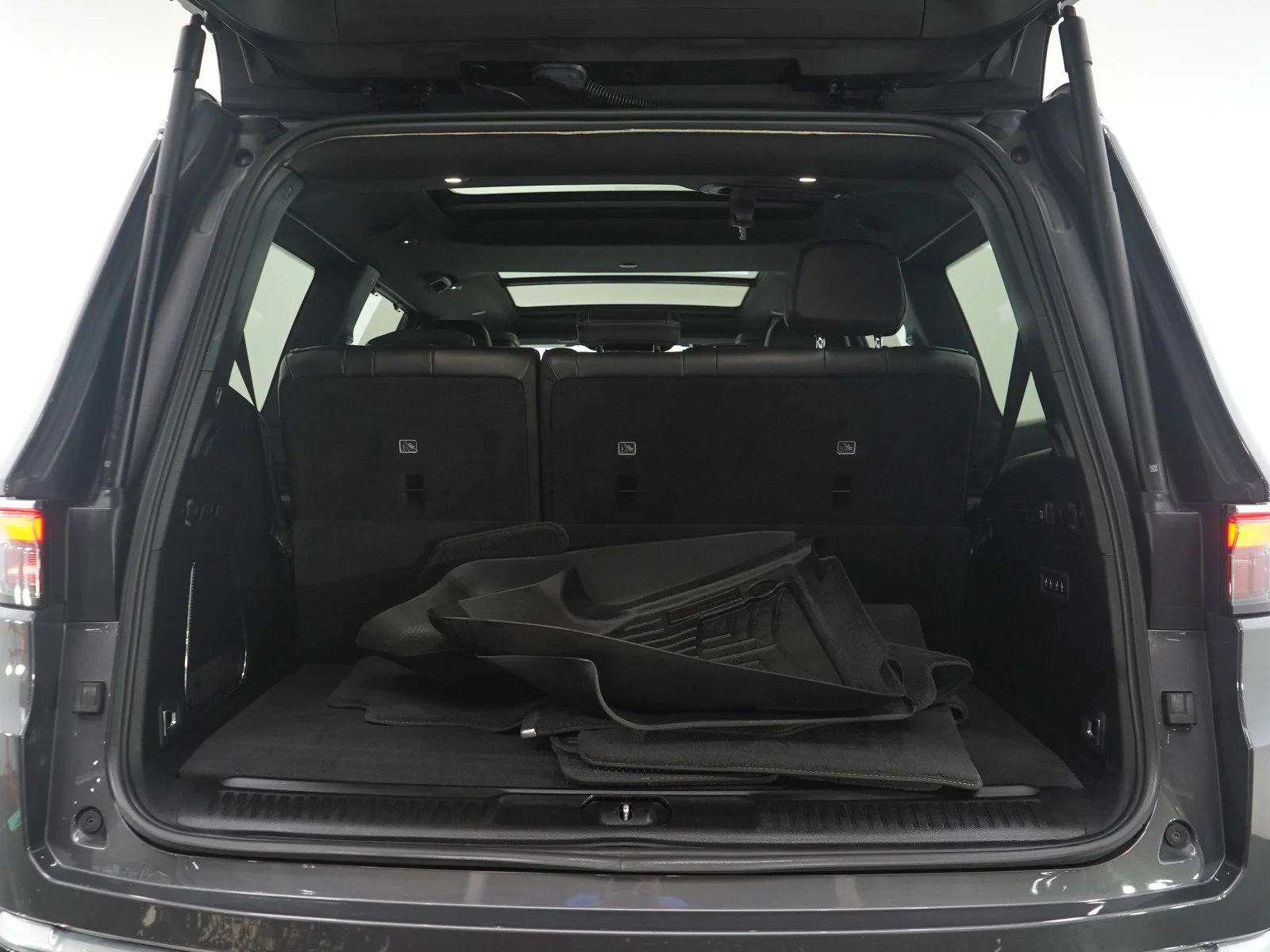 Used 2022 Baltic Gray Metallic Clearcoat Jeep Series III image 18