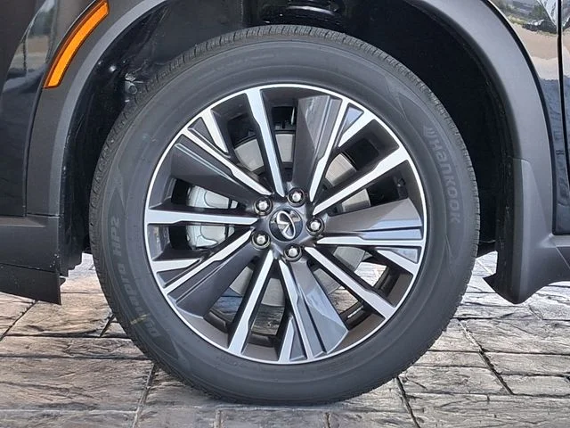 New 2027 MINERAL BLACK INFINITI Luxe FWD image 24