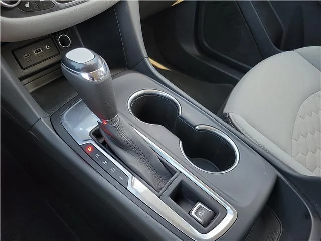 Used 2020  Chevrolet LT w/1LT Front-wheel Drive image 18