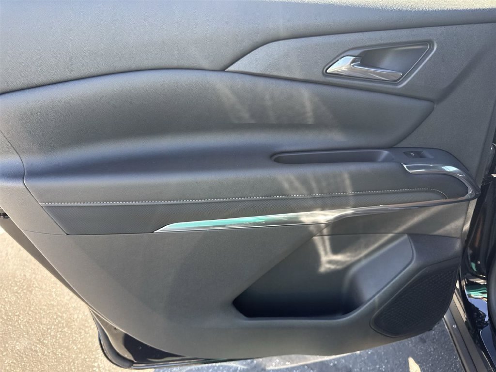 2027 Chevrolet Traverse Z71 - Photo 24